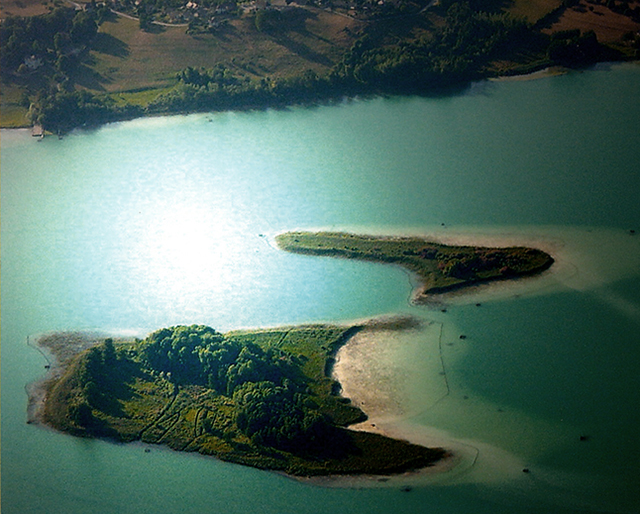 Lake Aiguebelette, its calm waters with multiple reflections