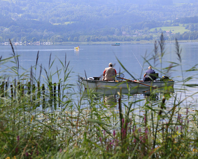 Het meer van Aigebelette is erg populair bij vissers