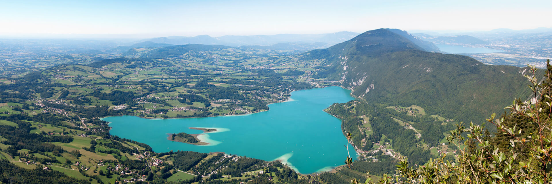 Vue aérienne du lac d'Aiguebelette