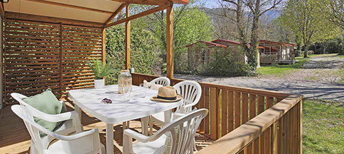 Überdachte Terrasse des Chalets Moréa