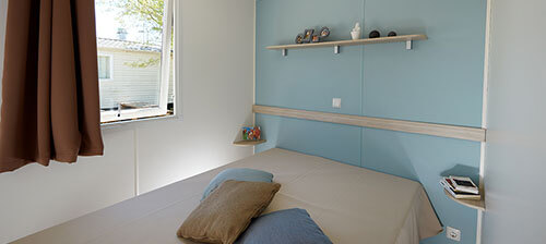 Master bedroom of mobile home Trigano 29